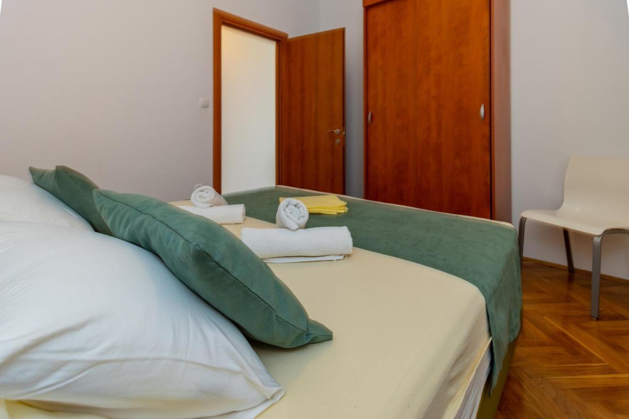 Luxury Apartments Villa Ruzmarina With New Heated Infinity Pool And Lounge Area Marusici  Экстерьер фото
